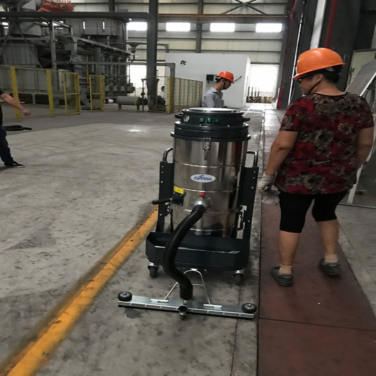 C3係列單（dān）相雙桶工業吸塵（chén）器（qì）使用現場