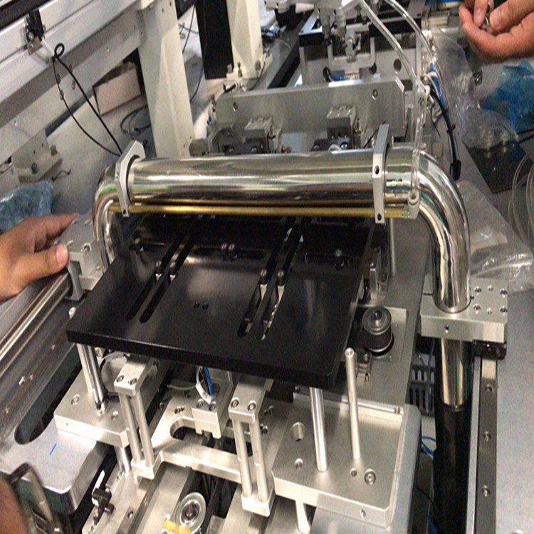 <b>CMT係列工業真空吸塵（chén）器使用現場</b>